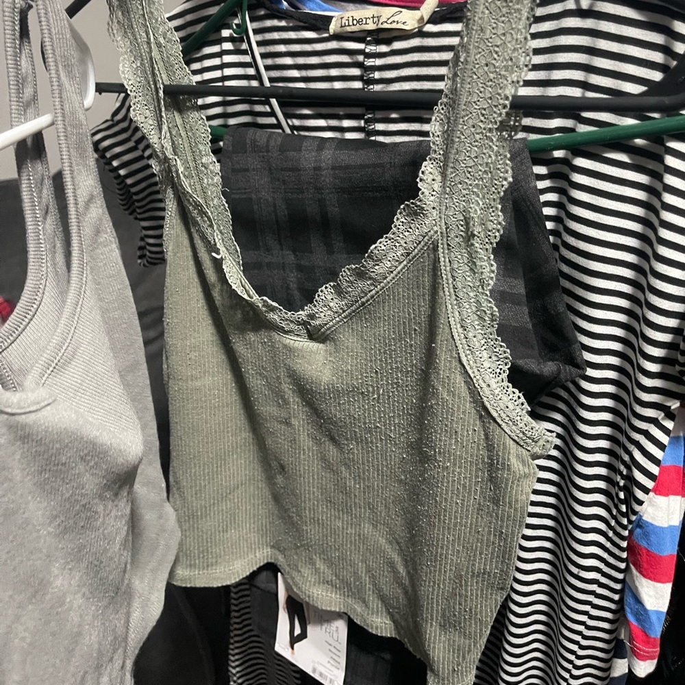 Green cropped tank